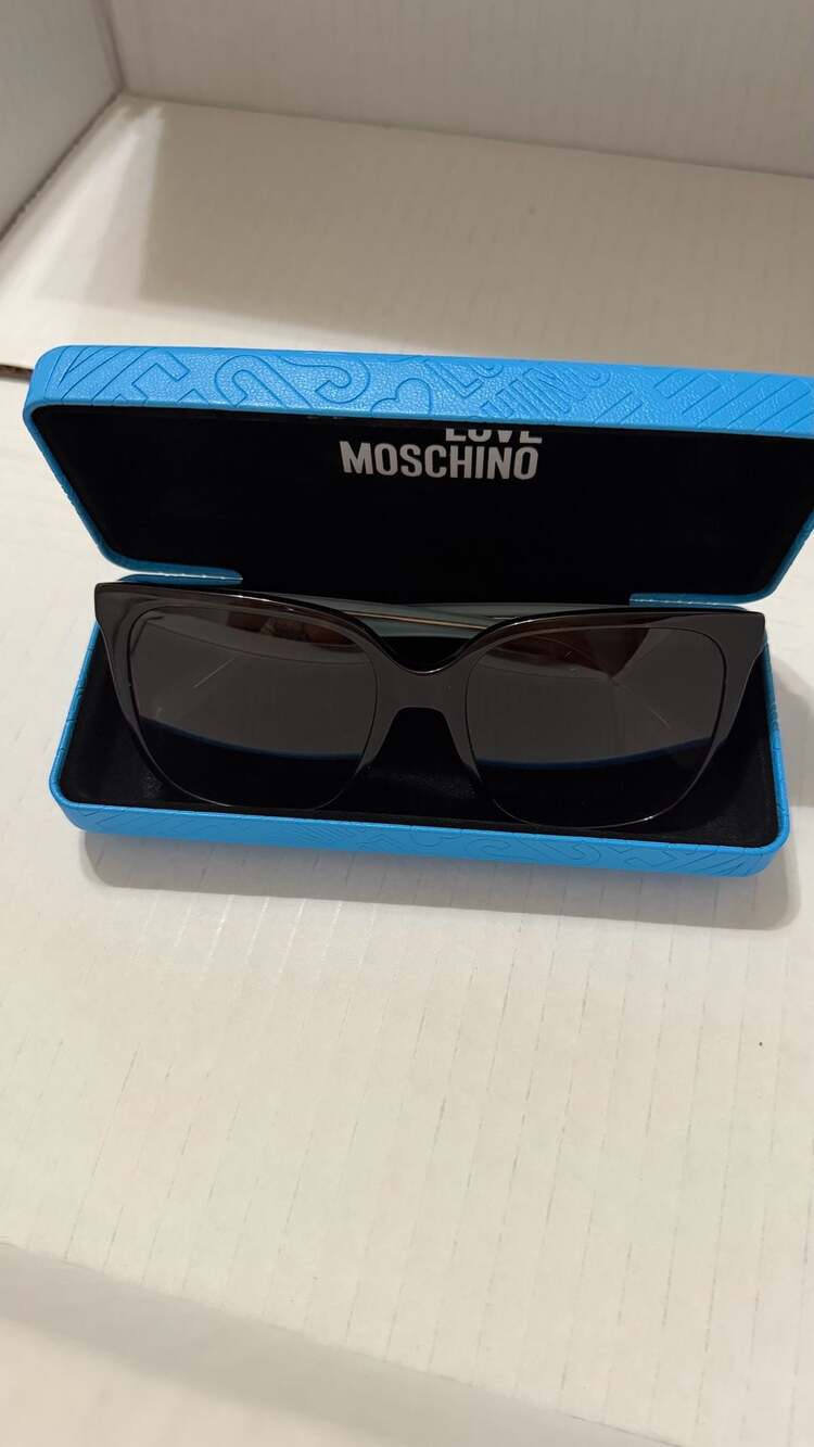 Love Moschino Women's Cat-Eye Butterfly Sunglasses with Blue Case